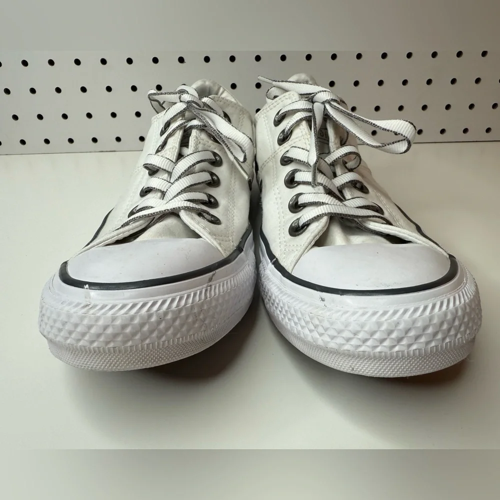 Converse Chuck Taylor All Star Low-Top Canvas Sneaker Women's 7 White & Black